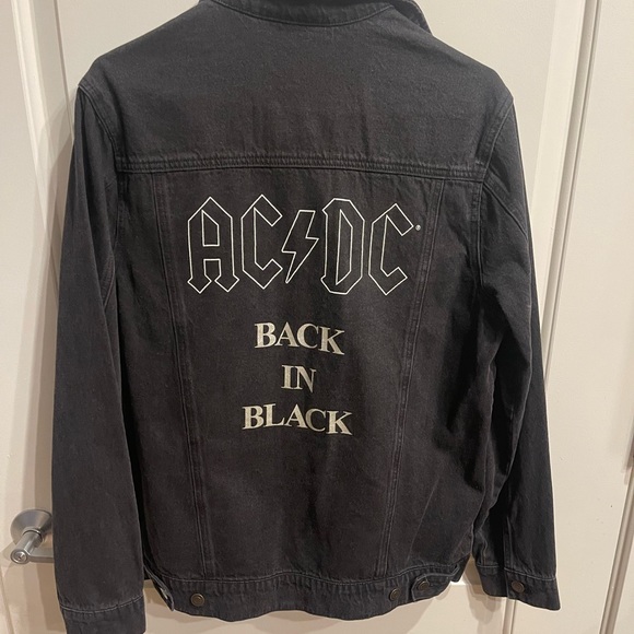 Black denim jacket, no wear and tear - Picture 3 of 3